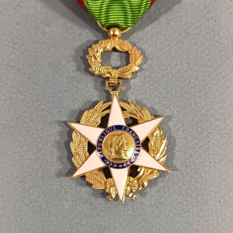 FRANCE MEDAILLE D'OFFICIER DE L'ORDRE NATIONAL DU MERITE AGRICOLE FABRICATION EN ARGENT ARTHUS BERTRAND PARIS EN BOITE